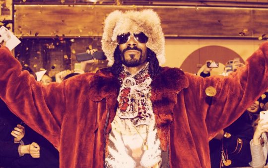 Someone Paid $450K to Be Snoop Dogg’s Metaverse Neighbor