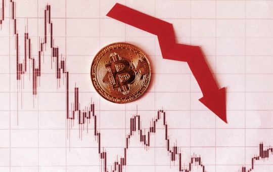 Bitcoin, Stock Prices Fall as Russia-Ukraine Tensions and Inflation Spook Markets